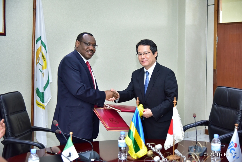 Hiroyuki Takada, Umuyobozi wa JICA mu Rwanda hamwe na Amb. Gatete, Minisitiri w'Imari n'Igenamigambi