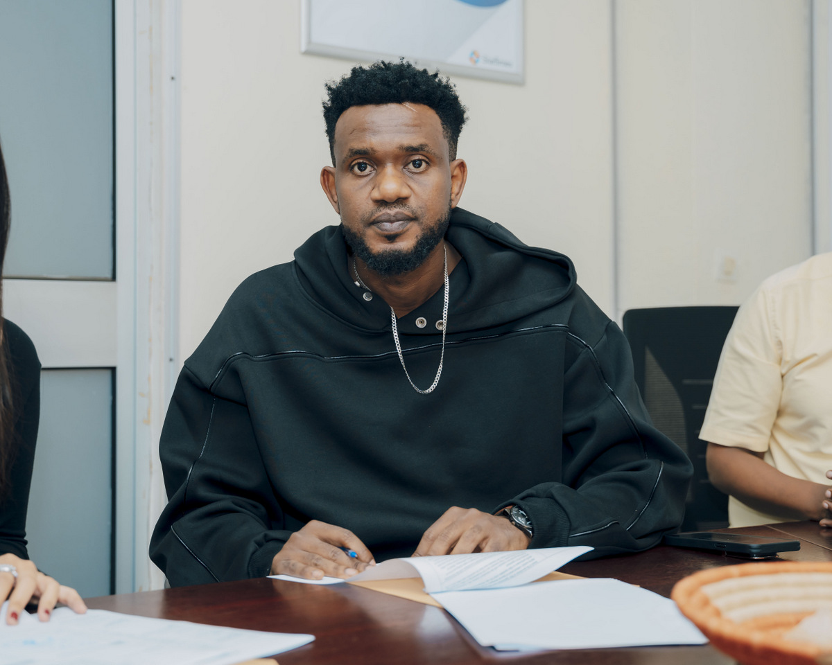 Rocky Kimomo asobanura filime mpuzamahanga akazishyira mu Kinyarwanda