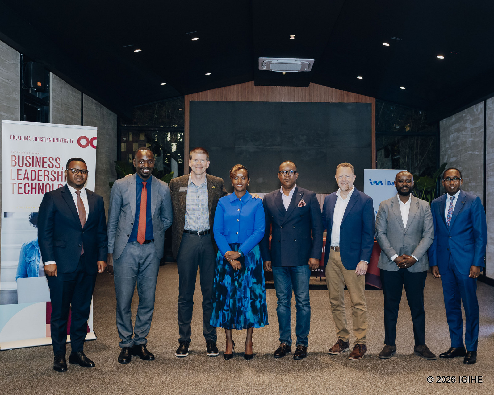 Abayobozi ba I&M Bank Rwanda PLC n'aba Oklahoma Christian University nyuma yo gusinya amasezerabo y'ubufatanye