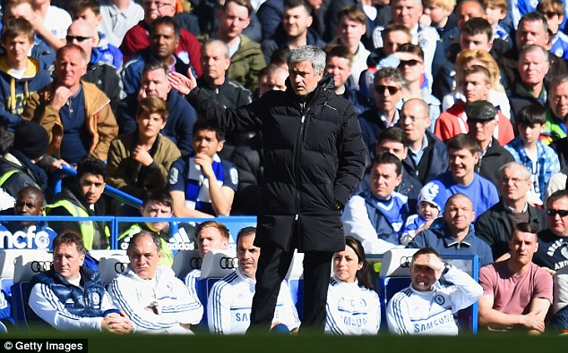 Nubwo yatsindaga, Mourinho ntiyigeze yicara, ahubwo yotsaga igitutu abakinnyi ngo bashake ibindi bitego