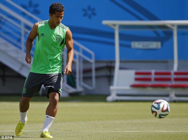 ... aha umwanya Giovani dos Santos