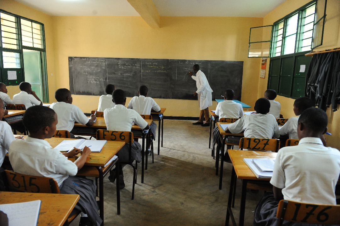 Itangwa ry'akazi mu zindi nzego za Leta byabaye bihagaze ngo hitabwe ku barimu bashya mu mashuri