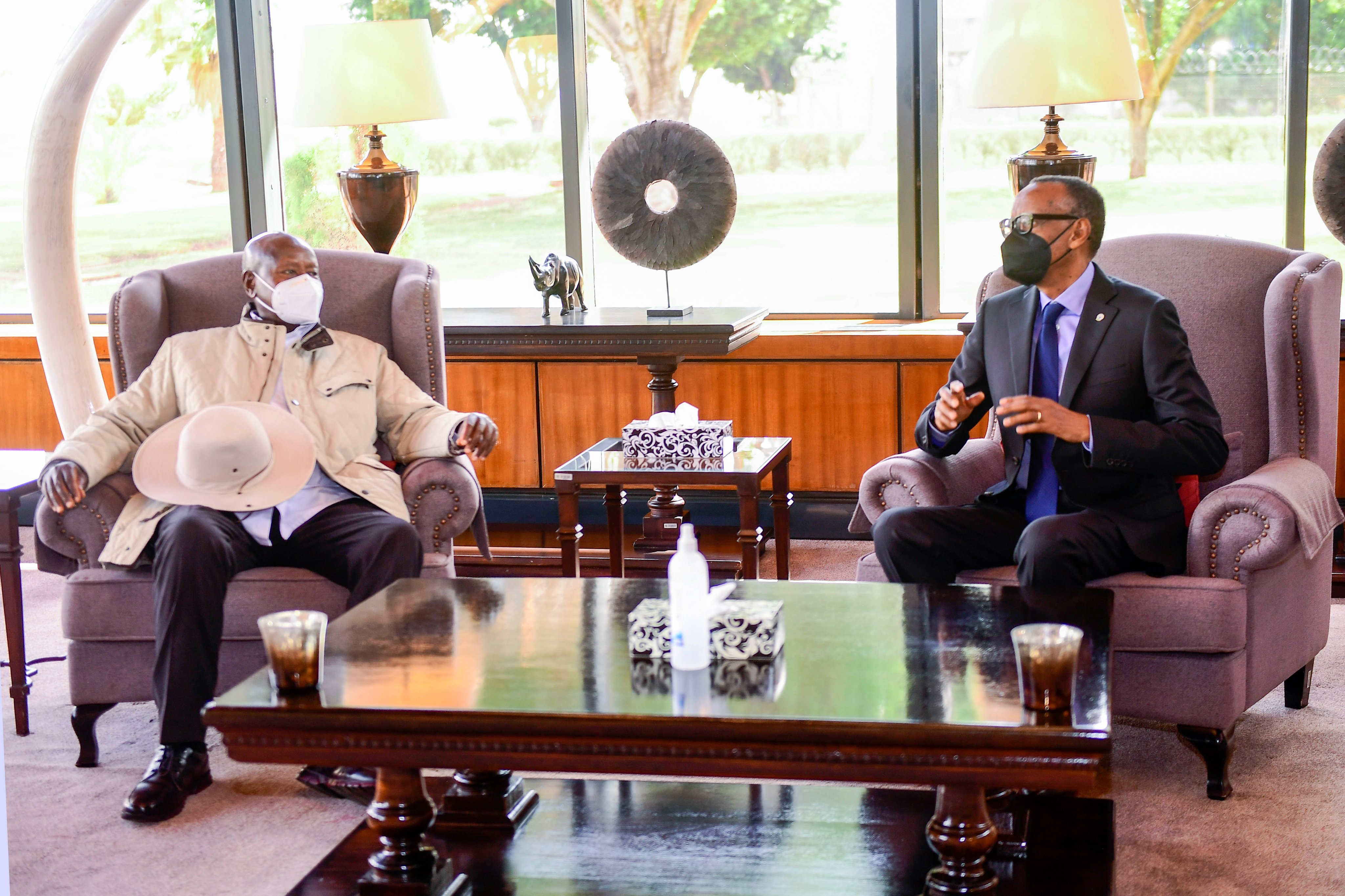 Perezida w'u Rwanda Paul Kagame n'uwa Uganda, Yoweri Kaguta Museveni baherutse guhurira i Nairobi, benshi barushaho kugira icyizere ko ibihugu byombi bishobora kwiyunga.