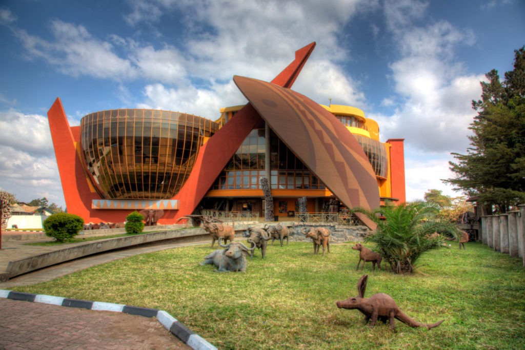 Arusha Cultural Heritage Center, ni inzu ndangamuco irimo amateka n'ibikoresho gakondo n'iby'ubukorikori mu Mujyi wa Arusha