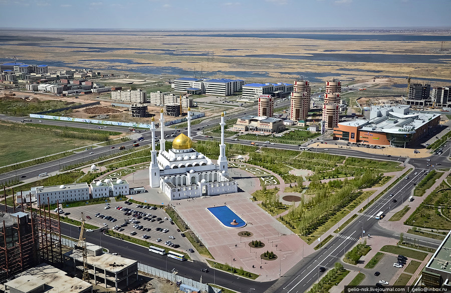 Umusigiti uri mu mujyi wa Astana rwagati na wo uri muri bimwe bitatse uyu mujyi