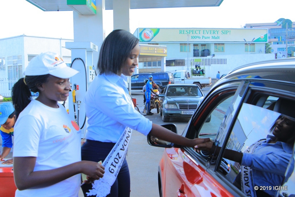 Miss Nimwiza yagaragaje ko bitakiri ngombwa kwitwaza amafaranga, ahubwo ikarita yaba ihagije