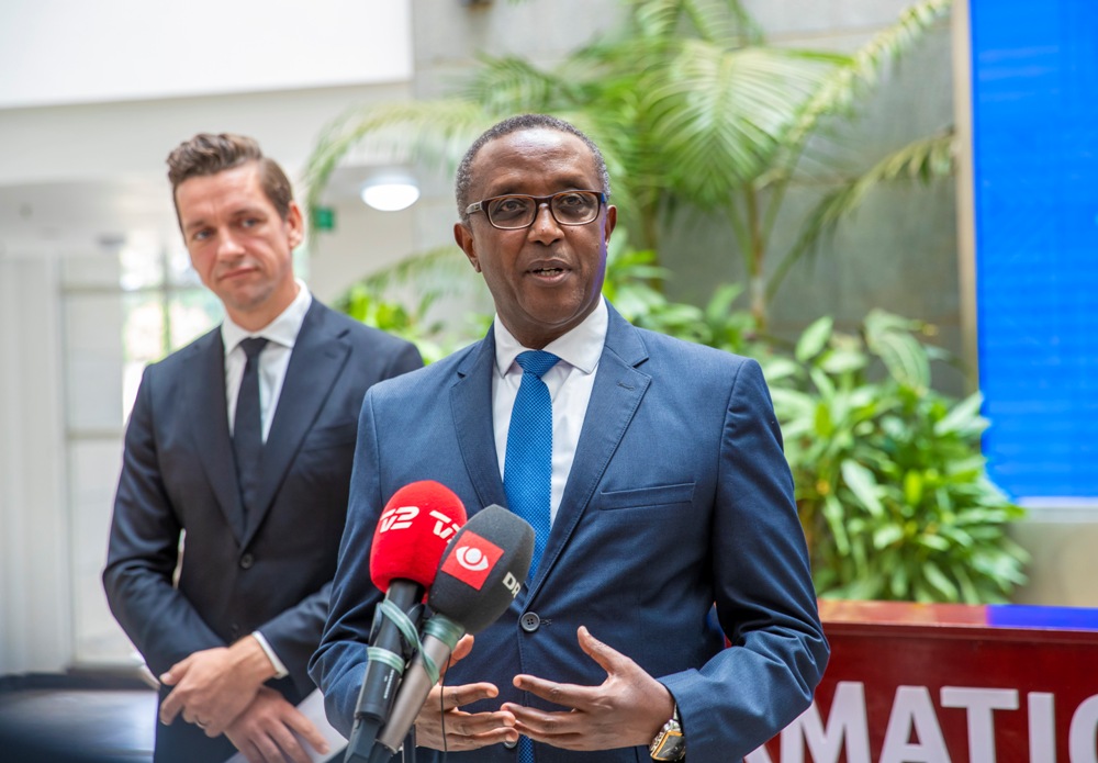 Dr Biruta yavuze ko muri ibi biganiro bazinjizamo n'imiryango mpuzamahanga irengera impunzi n'abimukira