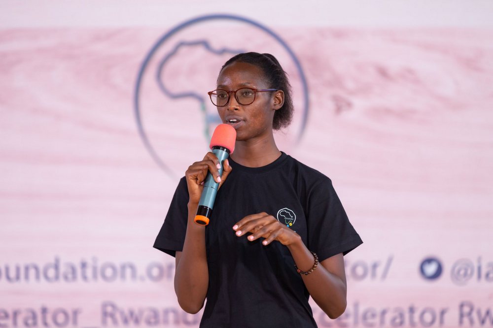 Ayinkamiye Adeline afite umushinga w’ikoranabuhanga yise ‘Berwa’, ugamije kwigisha urubyiruko ubuzima bw’imyororokere ukanaruhangira imirimo ibyara inyungu