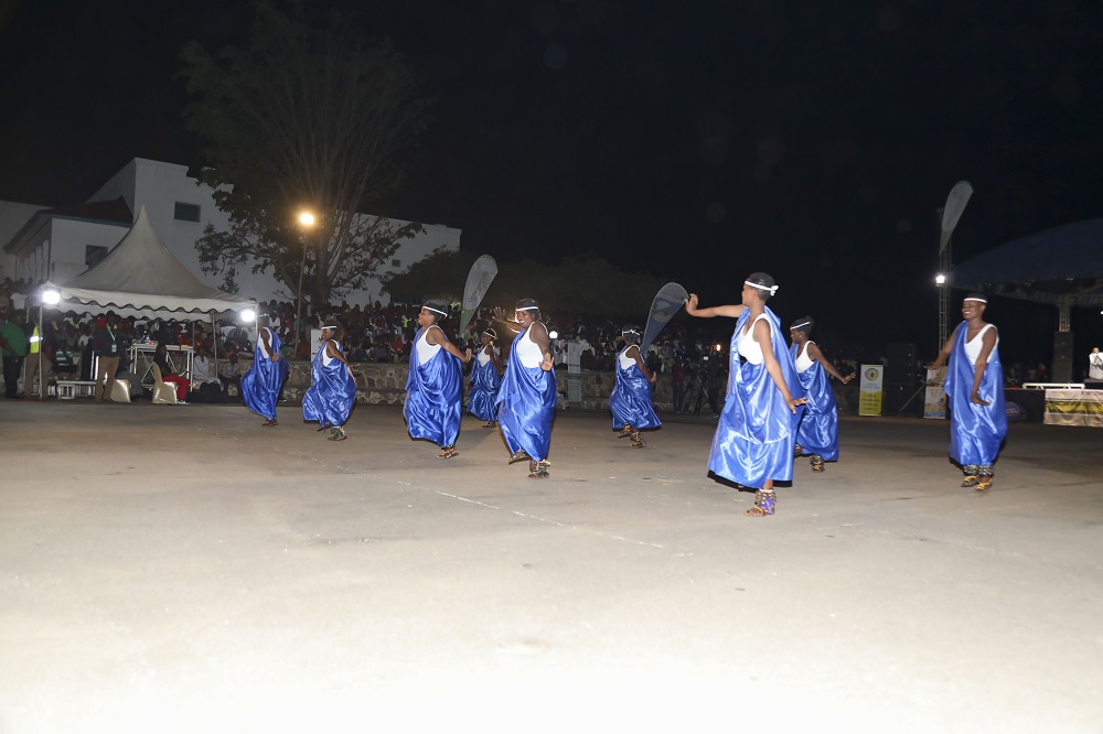 Amatorero abyina Kinyarwanda yiyerekanye muri iki gitaramo