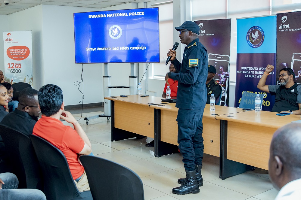 CP John Bosco Kabera aganiriza aba bakozi ba Airtel Rwanda