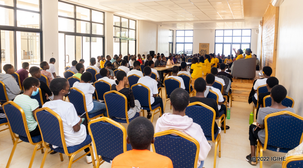 Bagize umwanya urambuye wo kugira inama urubyiruko