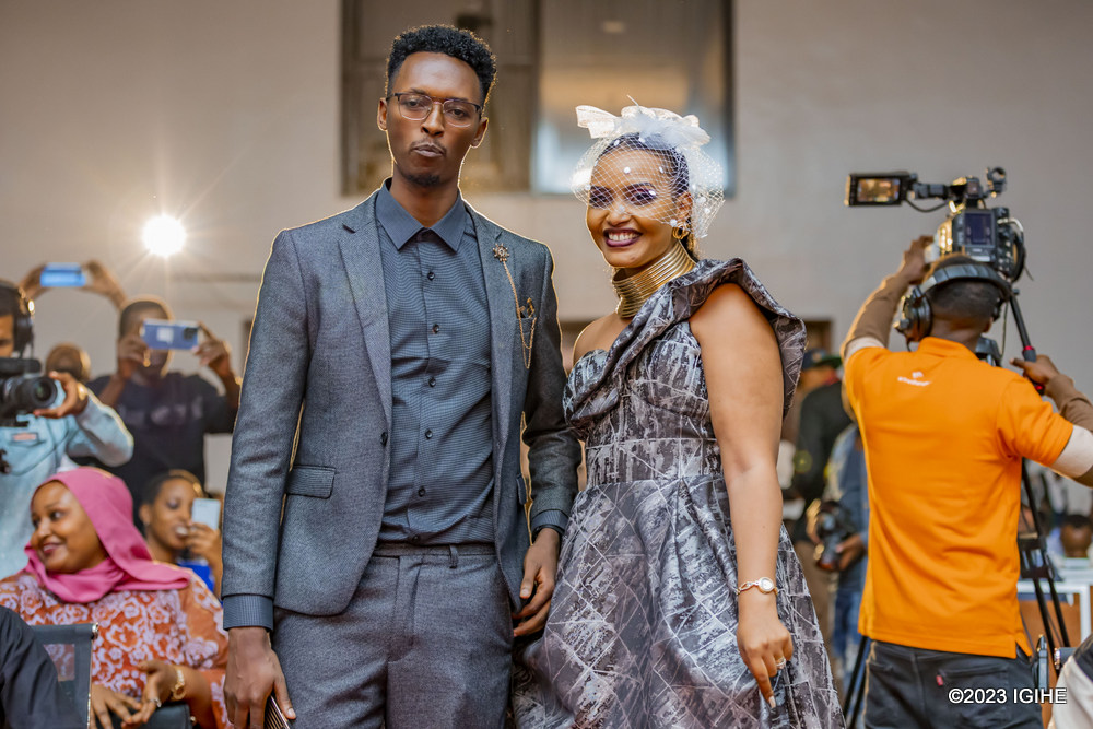 Bahavu Jeannette na Fleury Legend batambuka ku itapi itukura