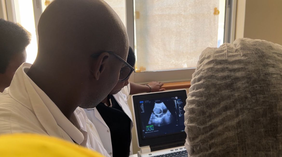 Aha abaganga basobanurirwaga uko échographie ikoreshwa