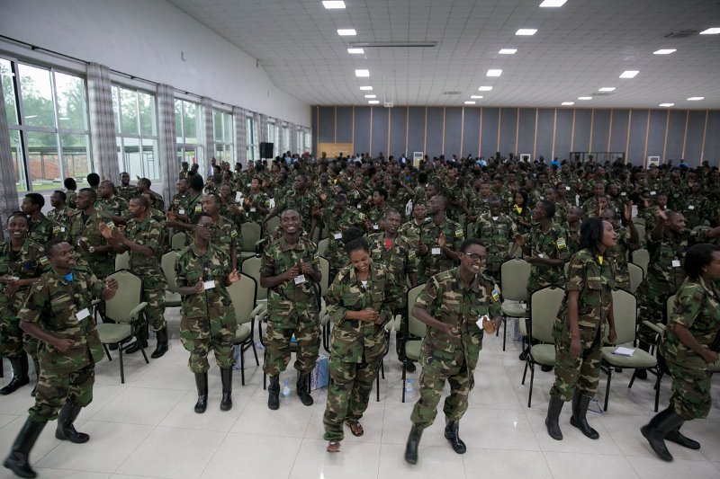 Urubyiruko nyuma yo guhabwa inama