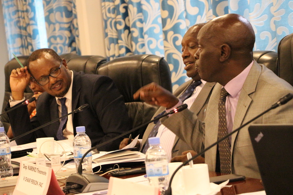 Bamwe mu badepite bagize PAC ubwo bumvaga ibisobanuro by'Umujyi wa Kigali