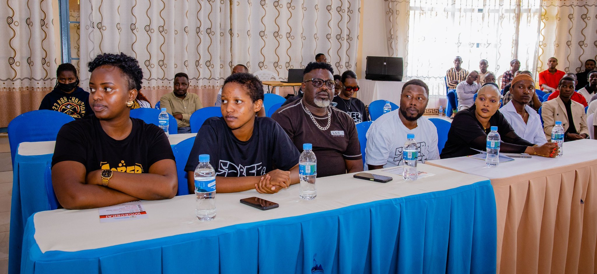 Bamwe mu bakoresha imbuga nkoranyambaga bitabiriye ibiganiro byo guharanira kugira umuryango utekanye