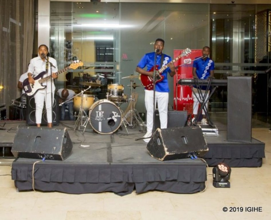 His voice band ni itsinda ry'abacuranzi bakora umuziki uzwi nk'Igisope