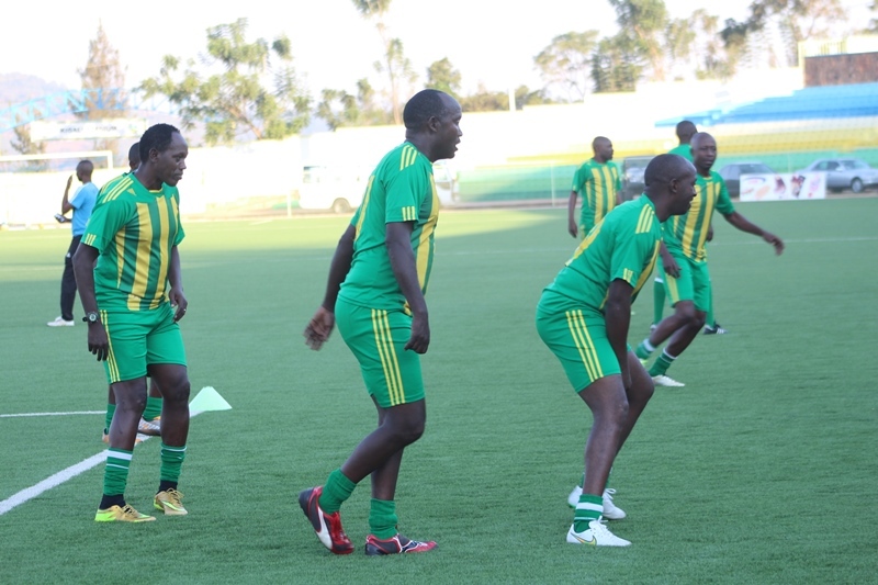 Kayiranga Baptiste(uwa mbere uturutse ibumoso) nawe yagaragaye mu myitozo awuconga
