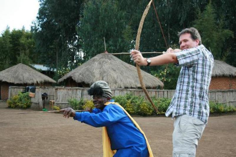 Barora Léonidas yereka ba mukerarugendo uko yarasaga inyamaswa