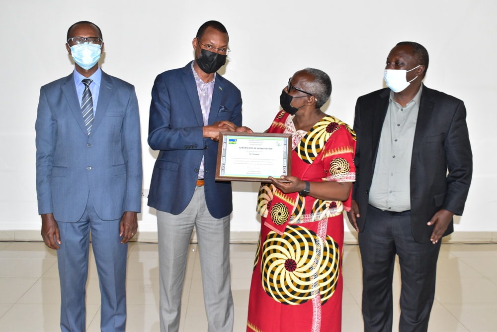 Abafatanyabikorwa bashimiwe uruhare bagira mu iterambere ry'akarere