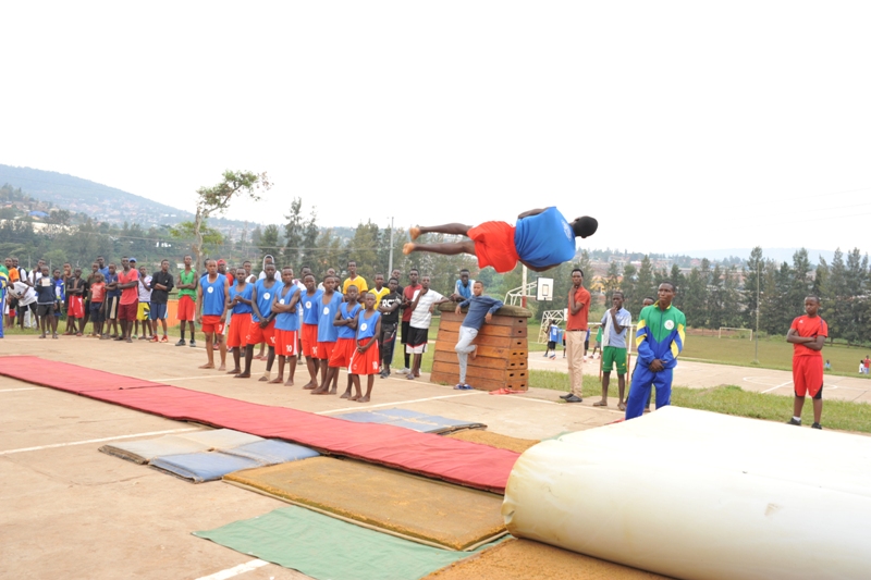 Abitabiriye ayo mahugurwa berekanye ubuhanga butangaje muri Gymnastic