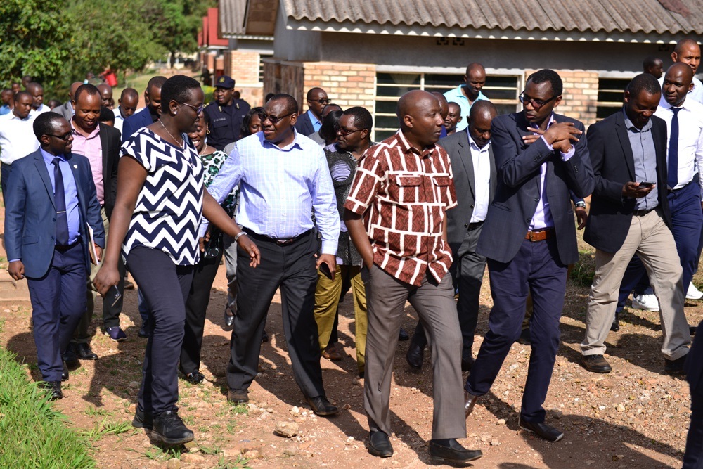 Basuye amacumbi y'abanyeshuri muri Kaminuza y'u Rwanda ishami rya Huye