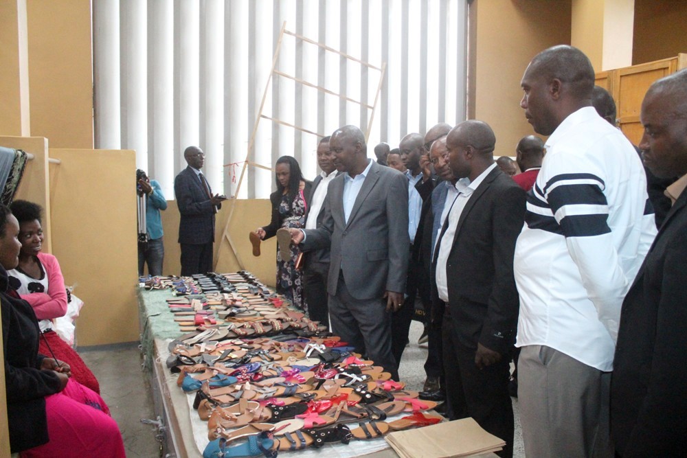 Basuye isoko mpuzamipaka ryubatse ku mupaka muto