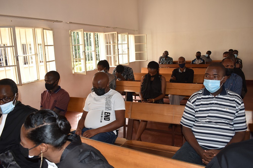 Aba bapolisi bitabye Urukiko, imiryango yabo yari yitabiriye urubanza