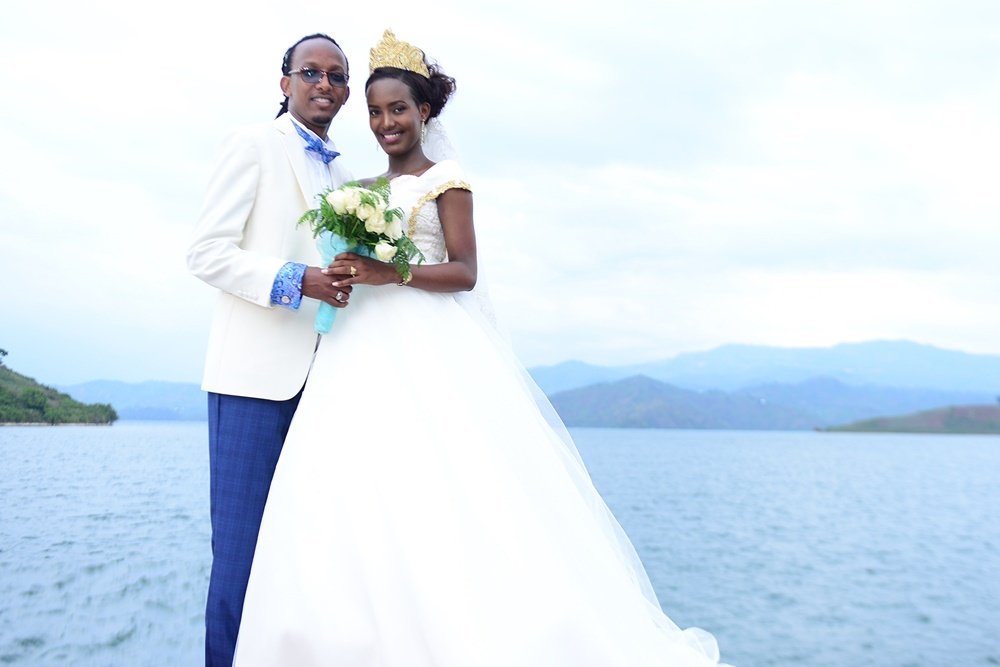 Umutoniwase Belinda niwe wabimburiye abo bahatanye muri gahunda zo gukora ubukwe