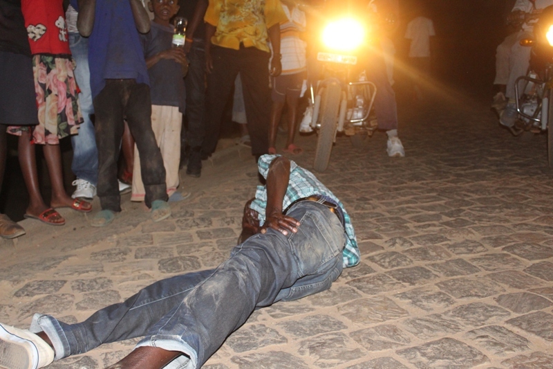 Umugabo uvuga ko yagonzwe yikandaga ku kuguru nk'uri kubabara cyane