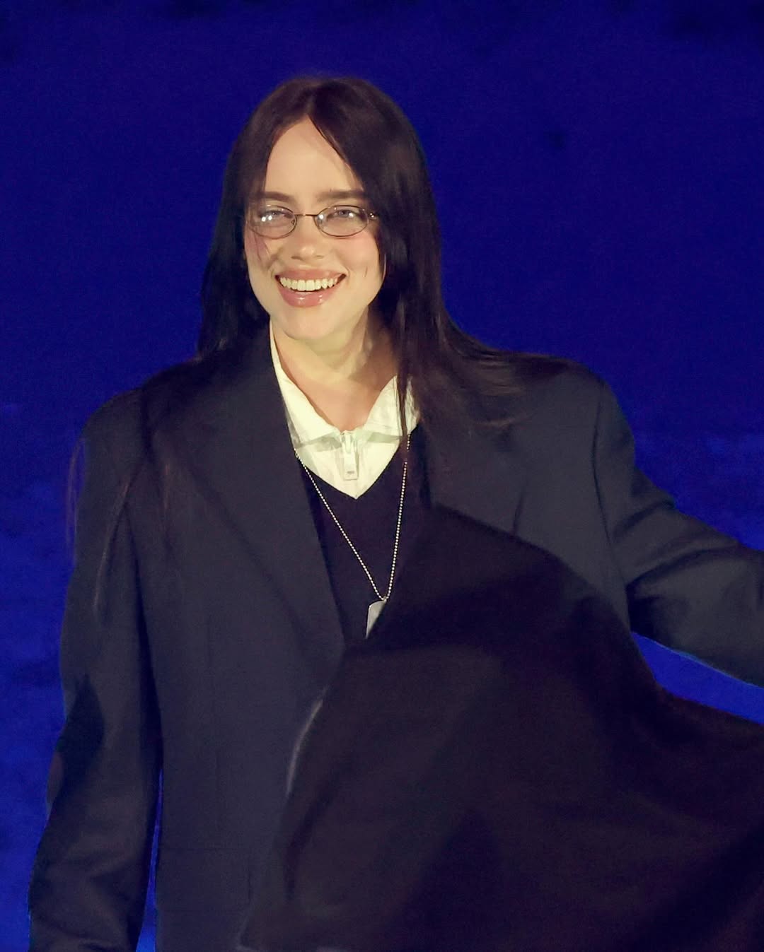 Billie Eilish n'umuvandimwe we Finneas nibo baririmbye indirimbo ifungura ibirori