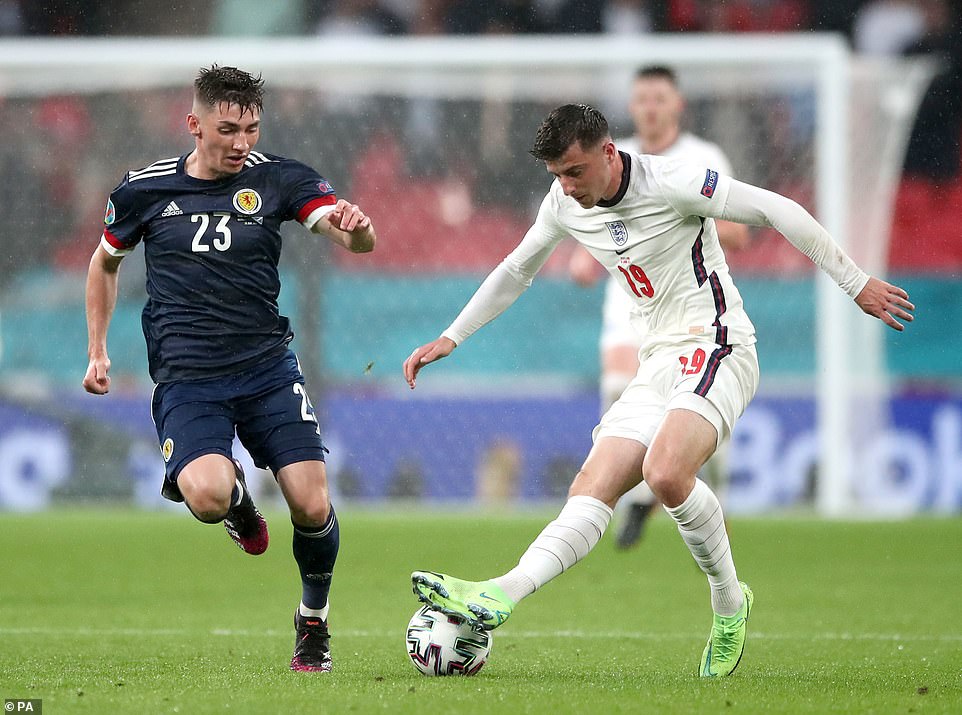 Abakinnyi babiri ba Chelsea: Billy Gilmour na Mason Mount bari bahanganye