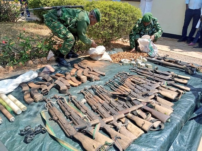 Bimwe mu bikoresho izi nyeshyamba zafatanywe ku butaka bw'u Rwanda