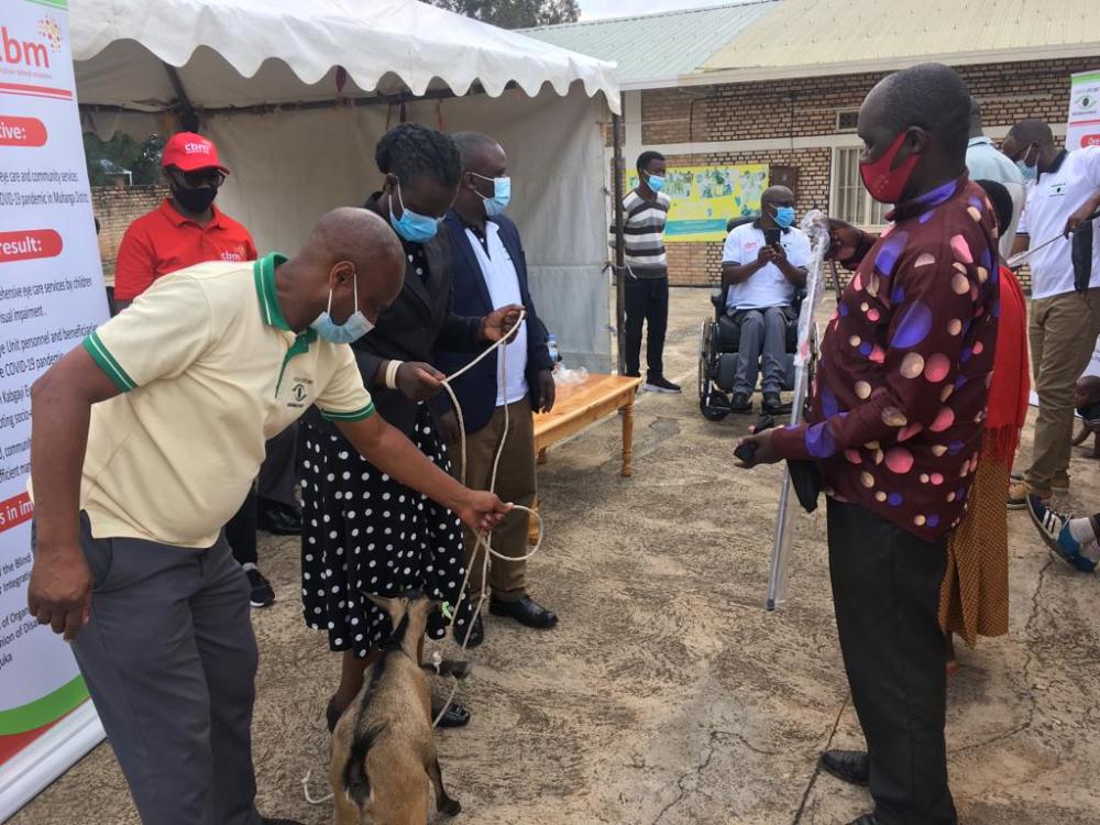 Bishimiye ko ihene bahawe zizabafasha kwiteza imbere