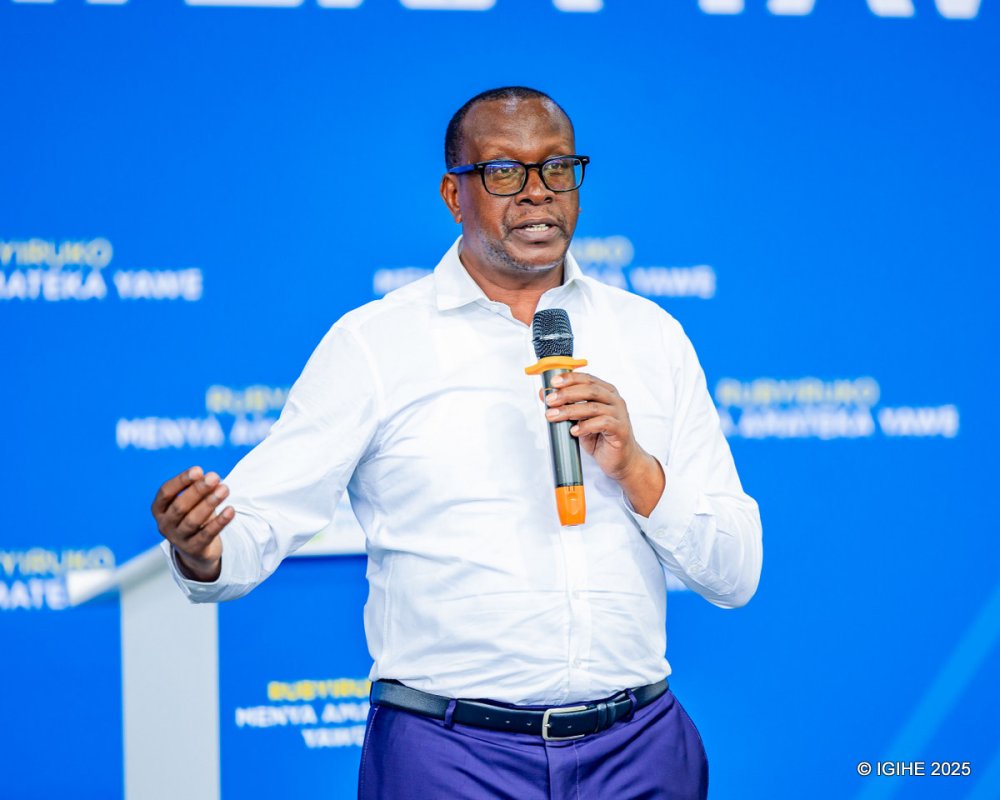Minisitiri Bizimana yasobanuye ko 'ubwenge' butandukanye n'uburyarya n'uburiganya
