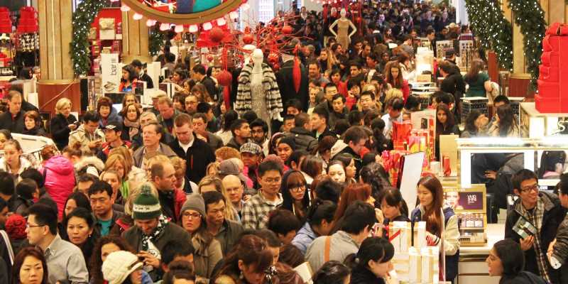 Kuri 'Black Friday' usanga abantu benshi bazindukiye guhaha ibintu bitandukanye ku giciro cyo hasi