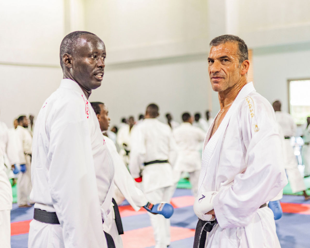 Perezida wa JKA-Rwanda, Rurangayire Guy aganira na Christophe Pinna