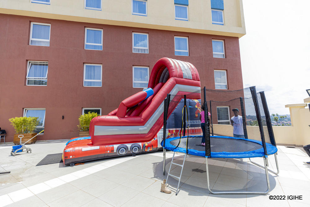 Bouncing Castle na Trampoline ni imikino yari yateganyirijwe abana muri iki gikorwa