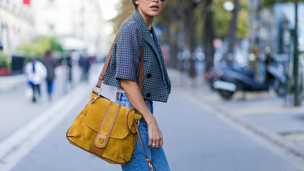 Boyfriend Jeans ni amapantalo aharawe n'abakobwa muri iki gihe