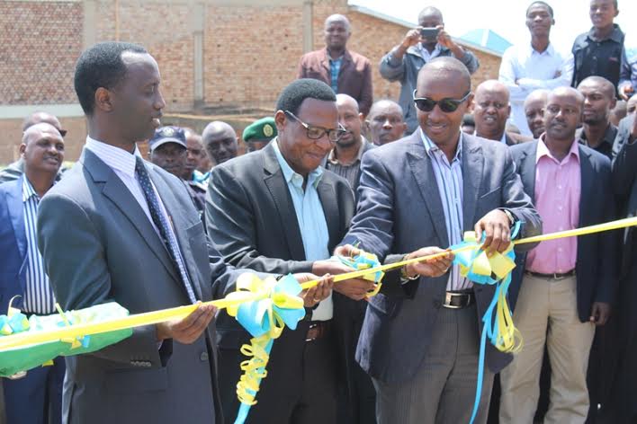 Abayobozi mu nzego zinyuranye bafungura ku mugaragaro gare ya Gicumbi.