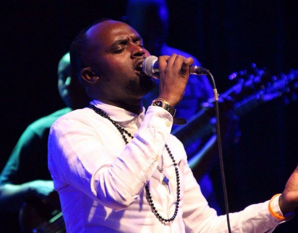 Brian Blessed yamenyekanye cyane mu ndirimbo zirimo Dutarame