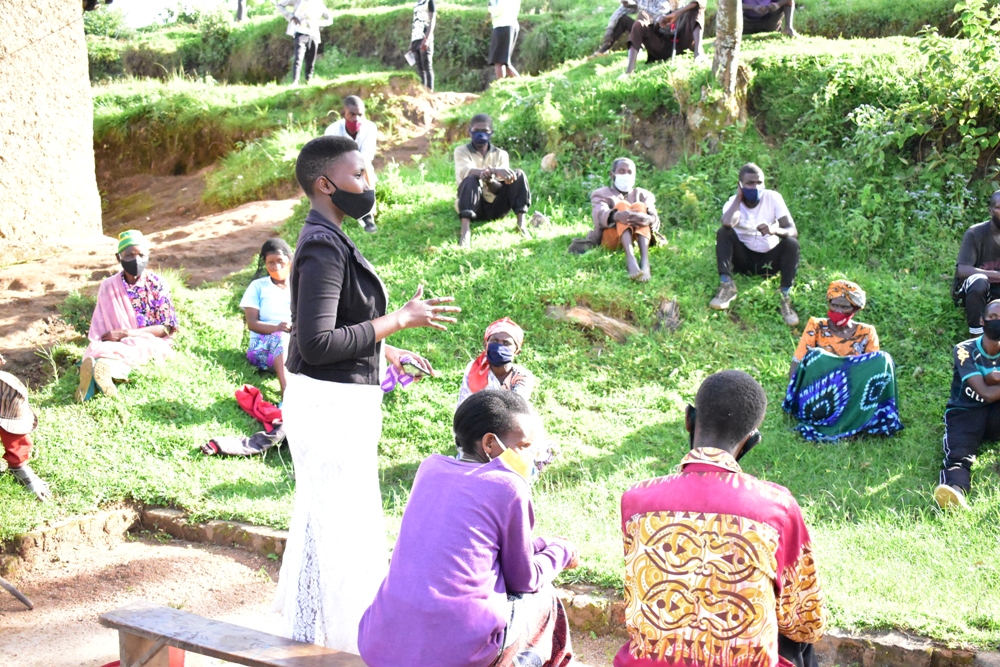 Batanze ibitekerezo ku cyo babona bafashwa kikabateza imbere
