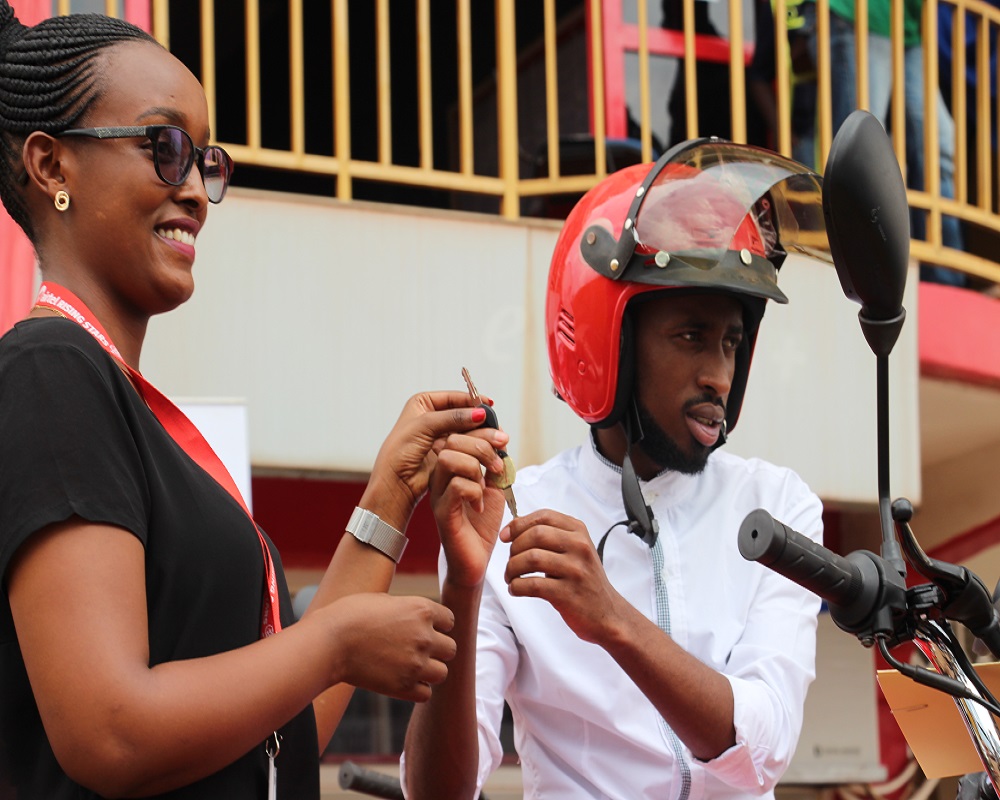 Bugingo ahabwa urufunguzi rwa moto yatsindiye