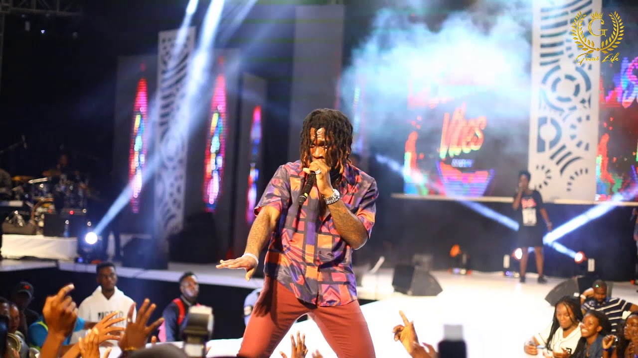 Burna Boy ategerejwe mu gitaramo azakorera i Kigali
