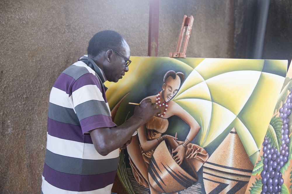 Bushayija yibanda ku muco nyarwanda iyo ashushanya