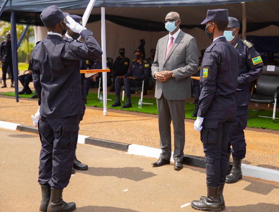 Minisitiri Busingye ubwo yasozaga aya masomo y'ibanze yatangiwe i Gishari