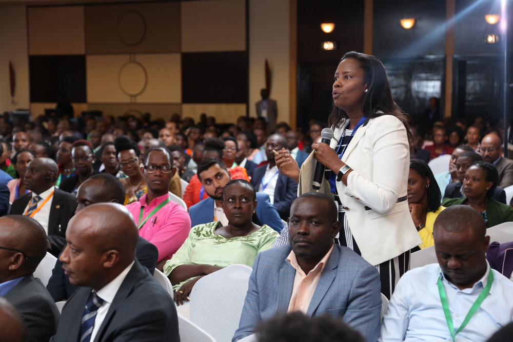 Abikorera bahawe umwanya wo kubaza ibibazo no gutanga ibitekerezo
