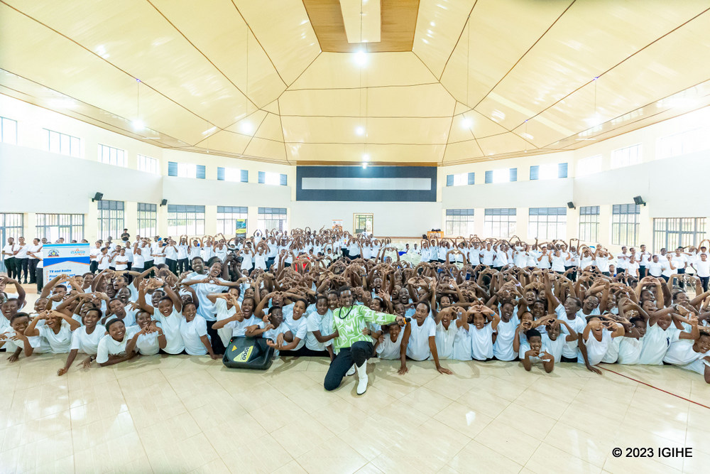 Bwiza yishimiwe bikomeye binyuze mu ndirimbo Do Me
