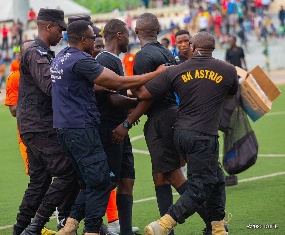 Abashinzwe umutekano bahagobotse
