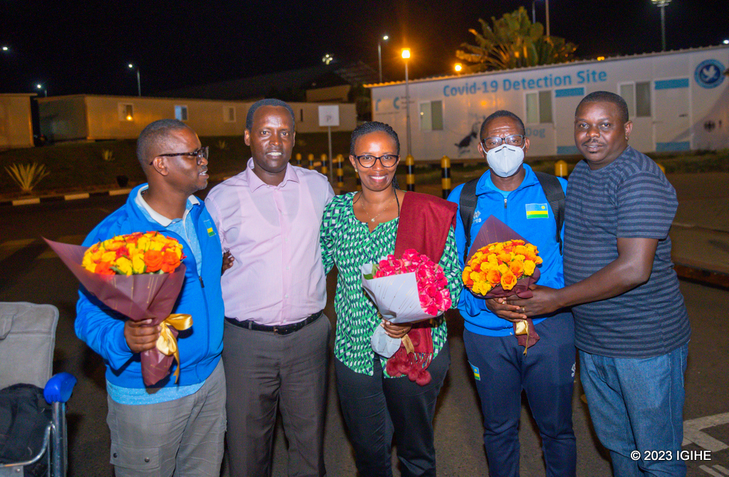 Abayobozi ba FERWACY bari baje kwakira Team Rwanda